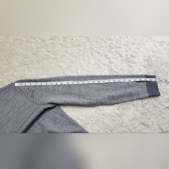 Calvin Klein Mens Merino Wool Blend V-Neck Pullover Sweater Gray Sz Large - Picture 7 of 10